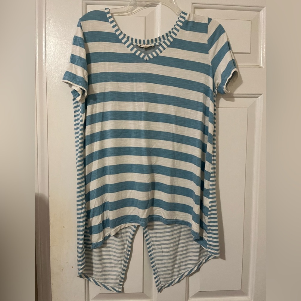 Women’s split back T-shirt